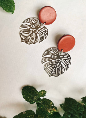 Open image in slideshow, Cecilia Monstera Silver Statement Earrings

