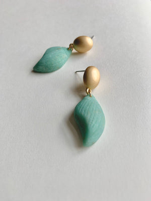 Open image in slideshow, Kaia Seafoam Green and Gold Seashell Shimmer Earrings
