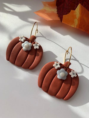 Open image in slideshow, ‘Hello, Pumpkin’ Earrings
