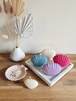 Open image in slideshow, Seashell Soy Wax Essential Oil Candle
